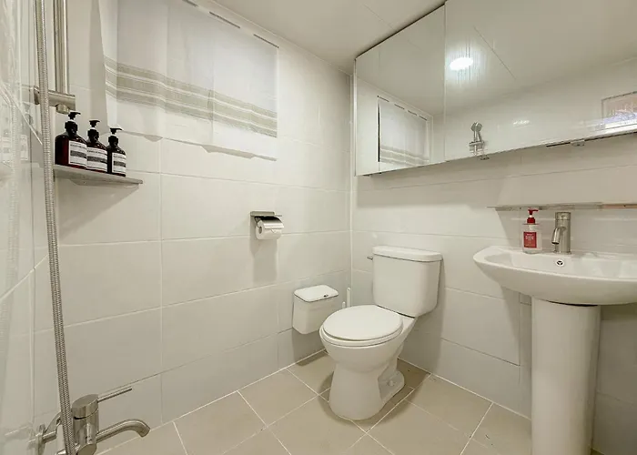 Apartamento 해방촌 이태원 남산 신흥시장 숙대입구역 남영역 녹사평역 서울역 무료짐보관 Airport Taxi Available Seúl